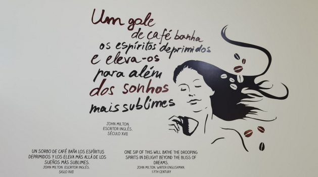 Um gole de café